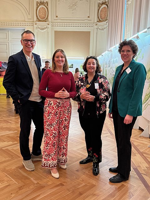 Freuen sich über den Siegerentwurf (v.l.): DBG-Geschäftsführer Dr. Achim Schloemer, Oberbürgermeisterin Miriam Scherff, BUGA31-Geschäftsführerin Susanne Brambora-Schulz und Dezernentin Dr. Katrin Linthorst